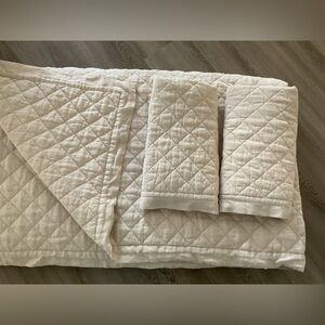 Pottery Barn Quilted Linen Duvet Cover Queen & (2) Standard Shams